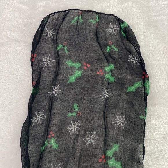 Black mistletoe and snowflakes sheer scarf - Picture 13 of 17